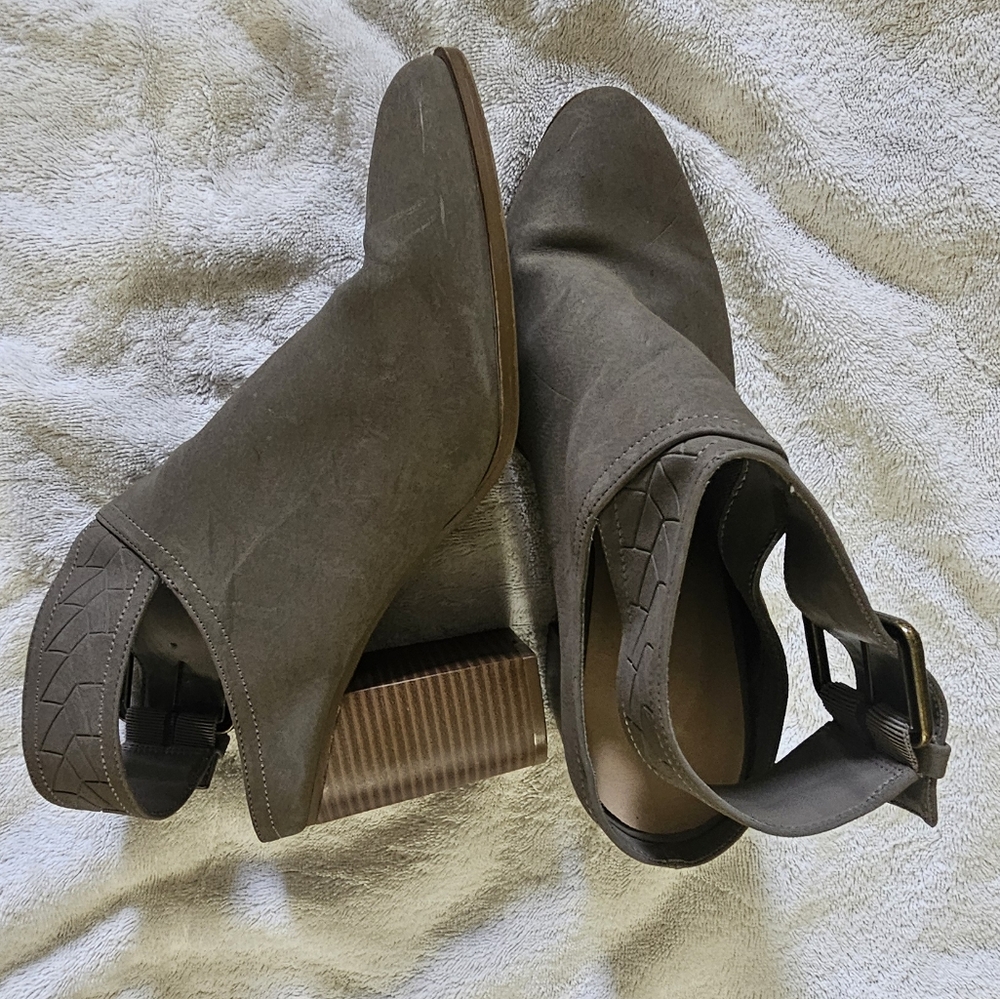 American Eagle Outfitters Taupe Heeled Boots